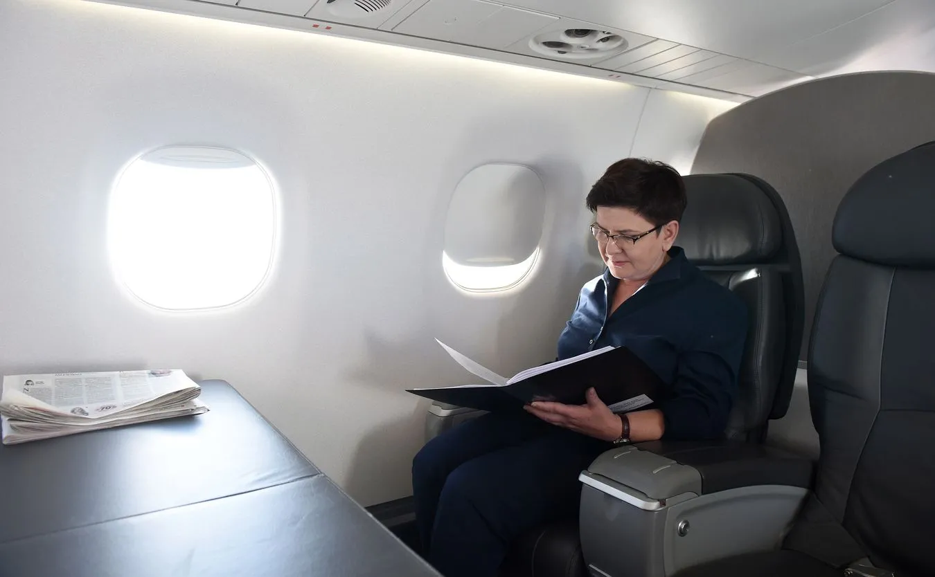 Premier Beata Szydło na pokładzie samolotu Embraer