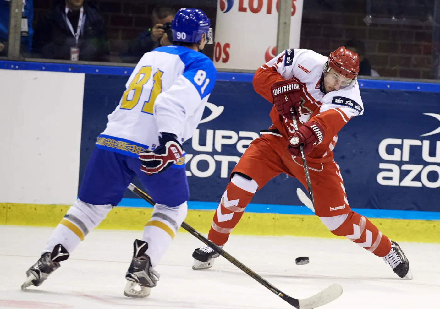 Polak Patryk Wajda (P) i Alexandr Nurek (L) z Kazachstanu