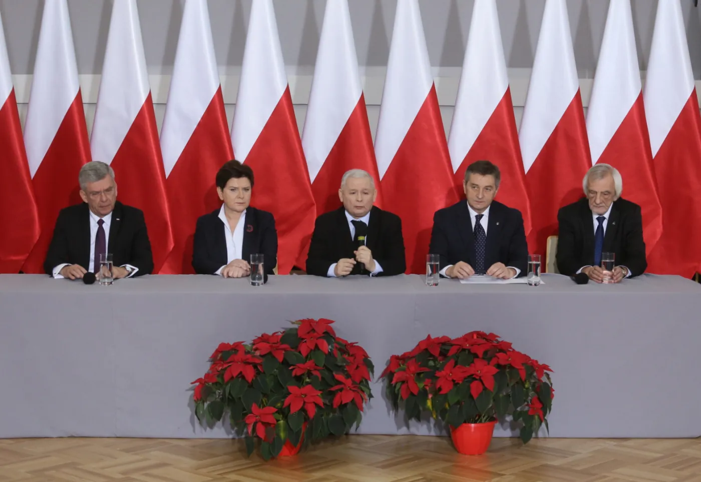 Prezes Prawa i Sprawiedliwości Jarosław Kaczyński, premier Beata Szydło, marszałkowie Sejmu Marek Kuchciński oraz Senatu Stanisław Karczewski i szef klubu parlamentarnego PiS Ryszard Terlecki