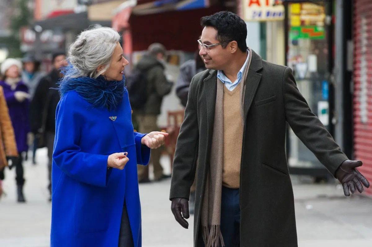 9727621-hellen-mirren-i-michael-pena-w.jpg