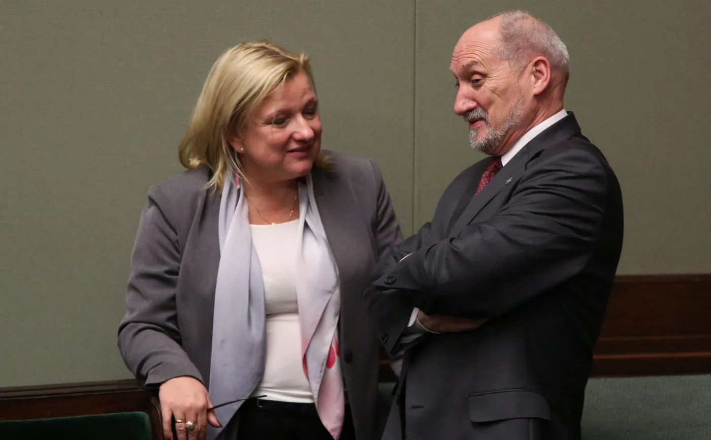 Beata Kempa i Antoni Macierewicz w Sejmie