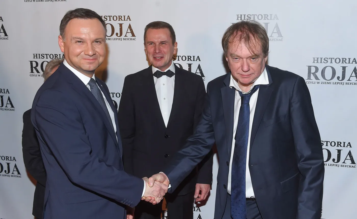 Prezydent Andrzej Duda i reżyser Jerzy Zalewski na uroczystej premierze filmu "Historia Roja"