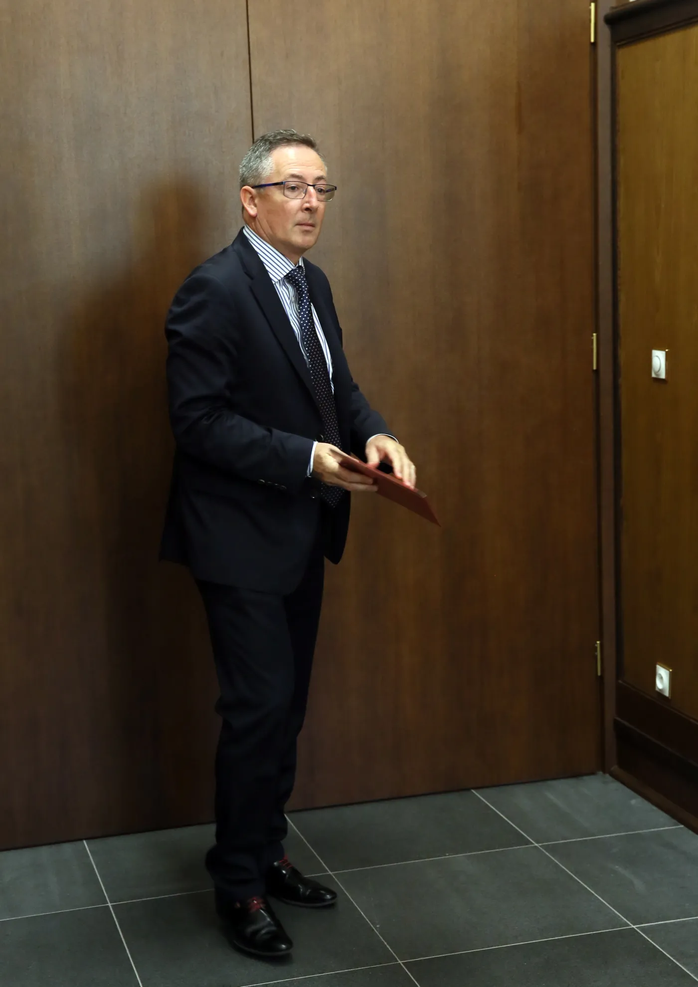 Były minister spraw wewnętrznych Bartłomiej Sienkiewicz w sądzie