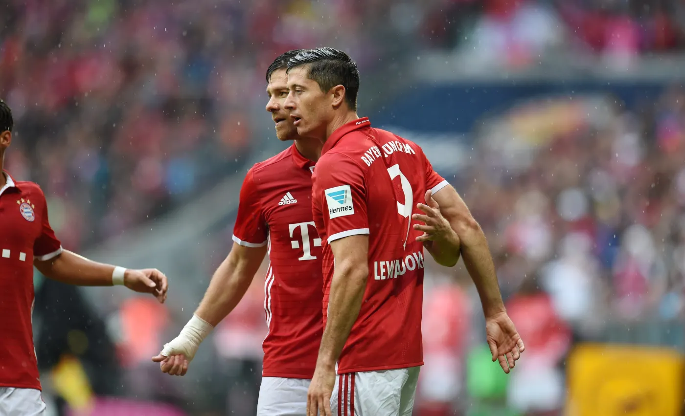 Robert Lewandowski i Xabi Alonso