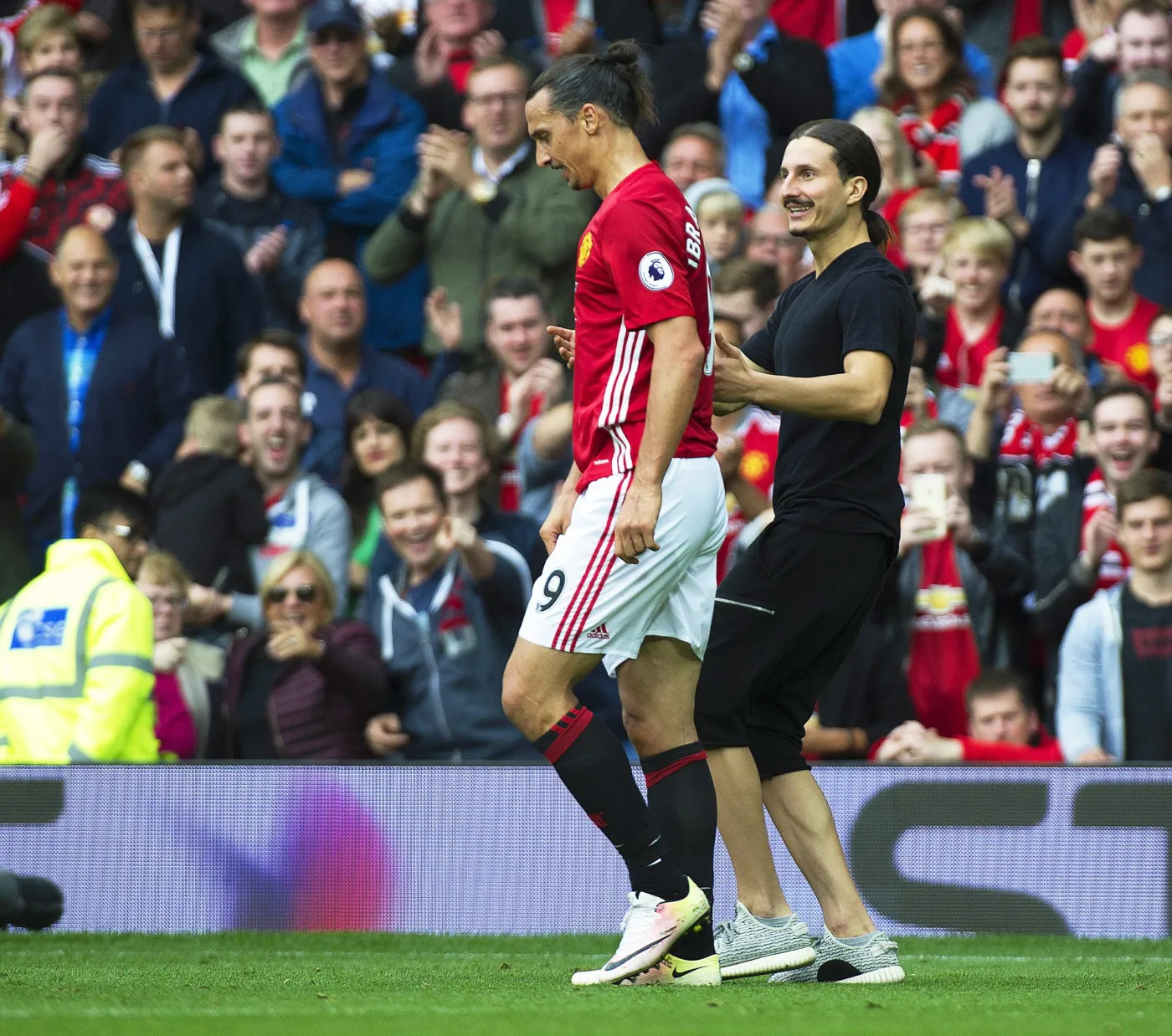9474952-ibrahimovic-zaatakowany-podczas.jpg
