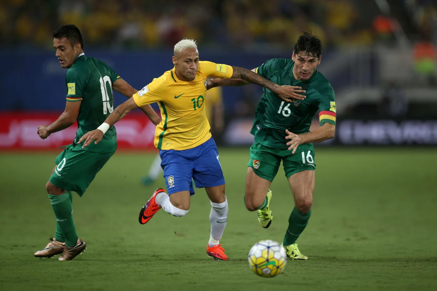 9510001-neymar-dostal-z-lokcia-i-zalal.jpg