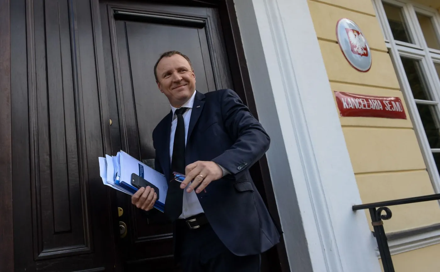 Obecny prezes TVP Jacek Kurski po przyjeździe do Sejmu, gdzie Rada Mediów Narodowych rozpoczęła przesłuchania kandydatów na nowego prezesa TVP