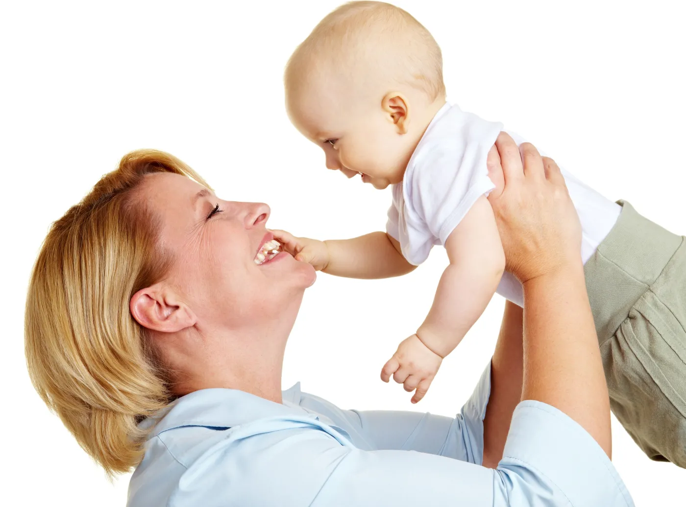 mama babcia dziecko niemowlę zabawa