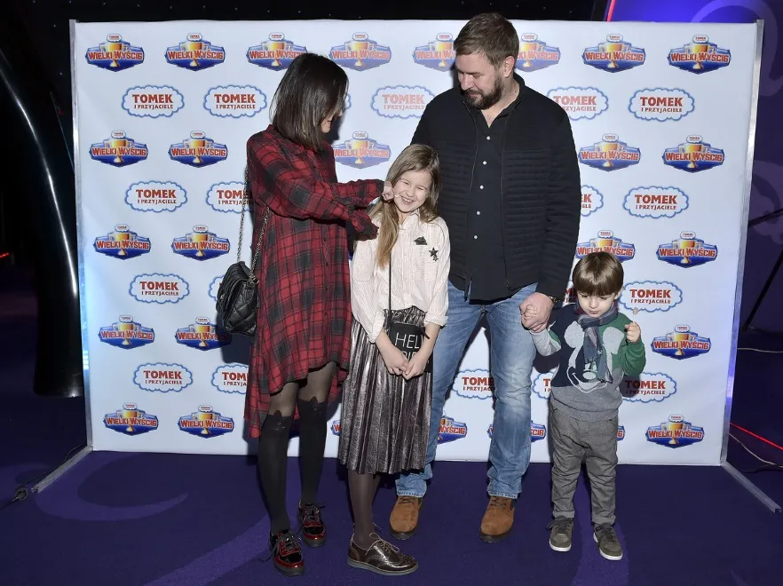 Stylizacja nieletniej lolitki i "usta Angeliny". TAK wczoraj wyglądała 39-letnia Viola Kołakowska. FOTO