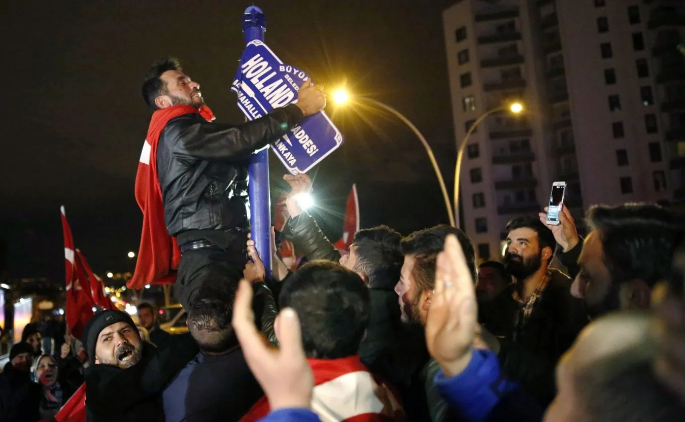 Protest przeciwko Holandii w Ankarze