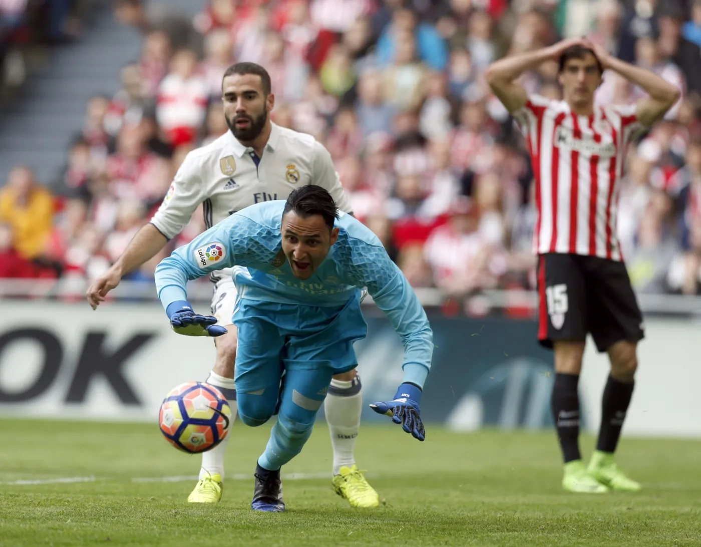 Keylor Navas (w niebieskim stroju)