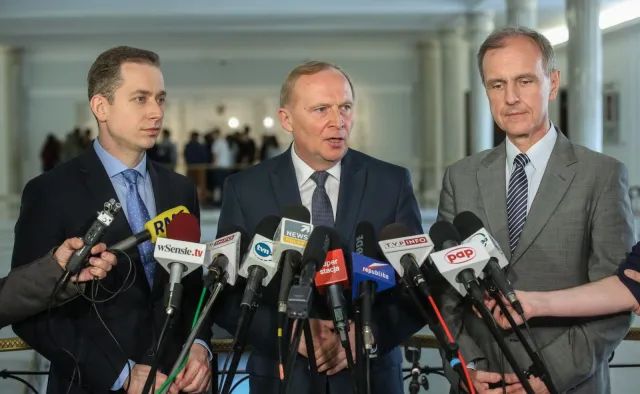 PO składa wniosek o kontrolę w MON. "Działania Macierewicza zagrażają bezpieczeństwu"