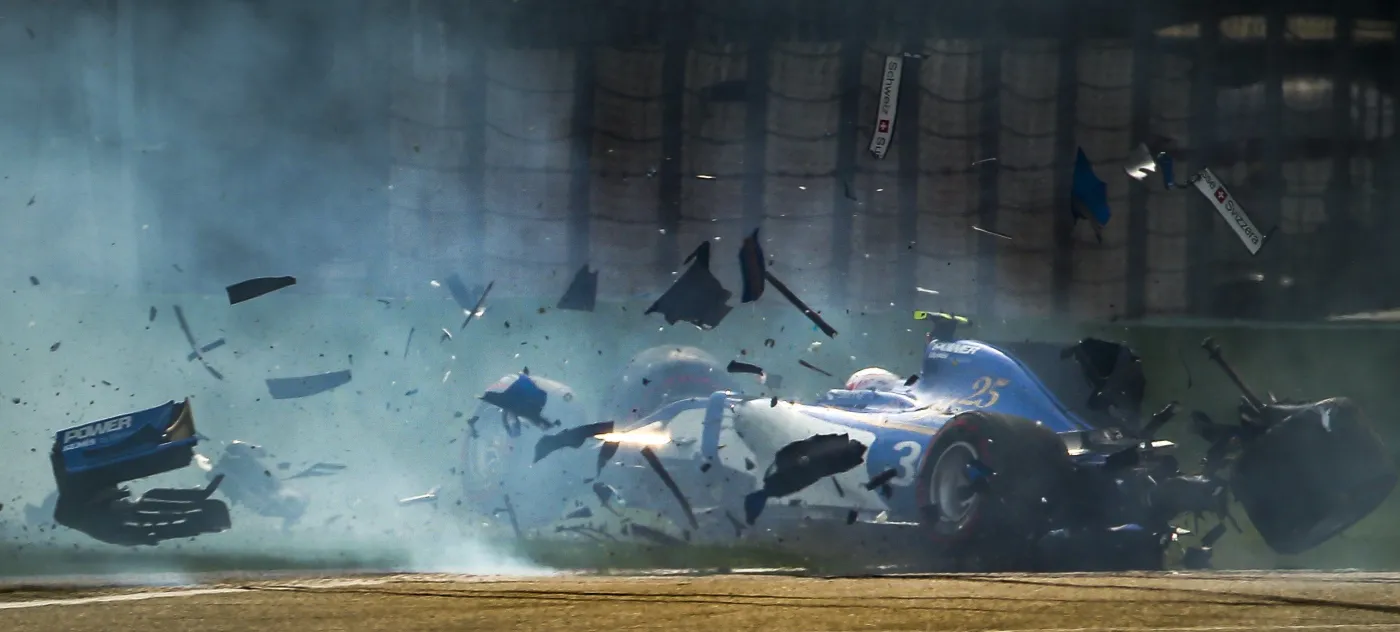 10049464-antonio-giovinazzi-roztrzaskal.jpg