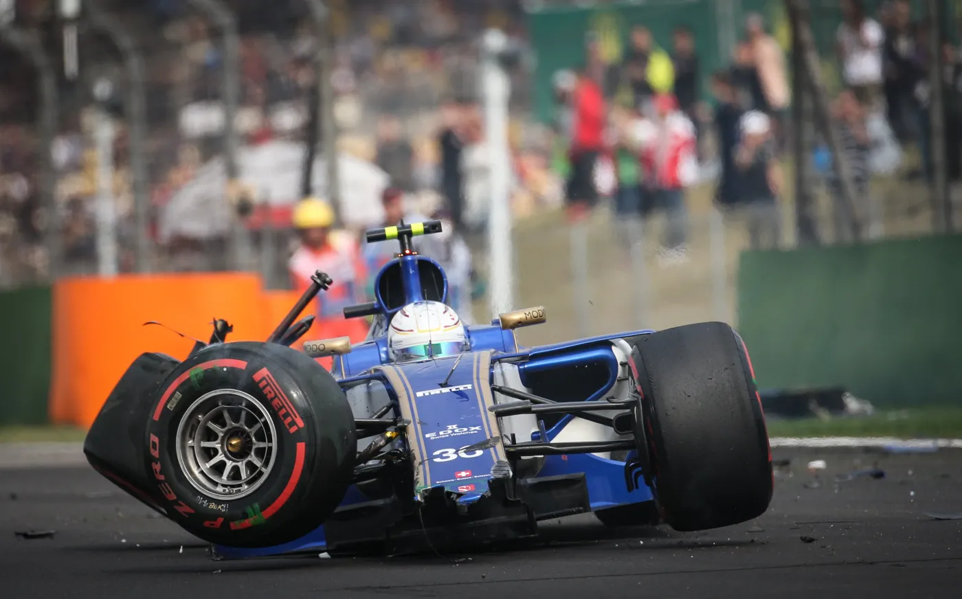 10049560-antonio-giovinazzi-roztrzaskal.jpg