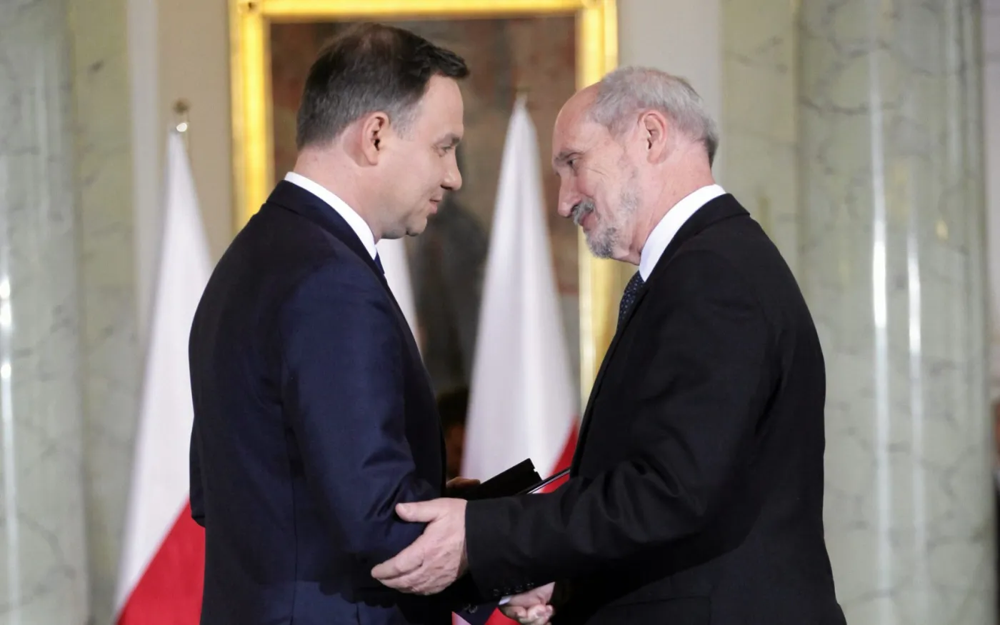 Nowa wojna na górze? Prezydent Duda oddał salwę w stronę MON
