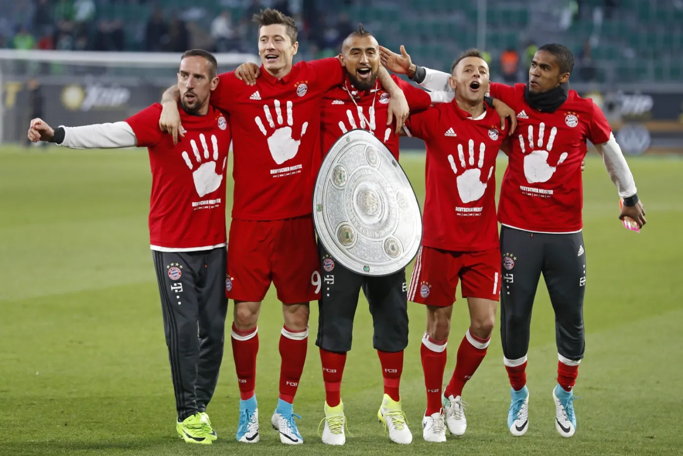 Tak Robert Lewandowski cieszył się z kolegami z Bayernu z kolejnego mistrzostwa Niemiec [FOTO]