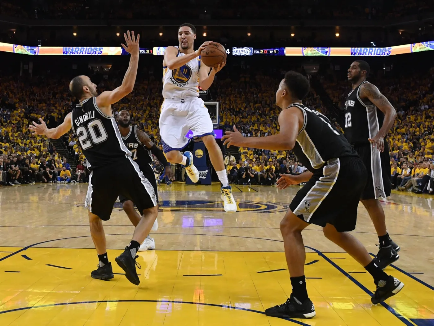 Liga NBA: Fantastyczna pogoń Warriors. Odrobili 25 punktów straty i pokonali Spurs