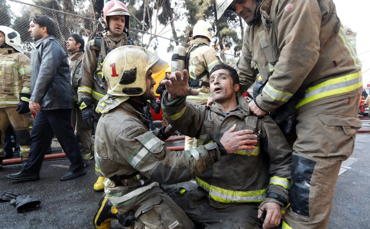 30 strażaków zginęło pod gruzami