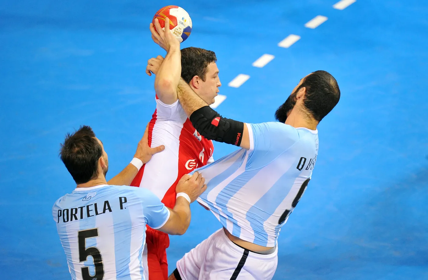 Przemysław Krajewski (w środku)