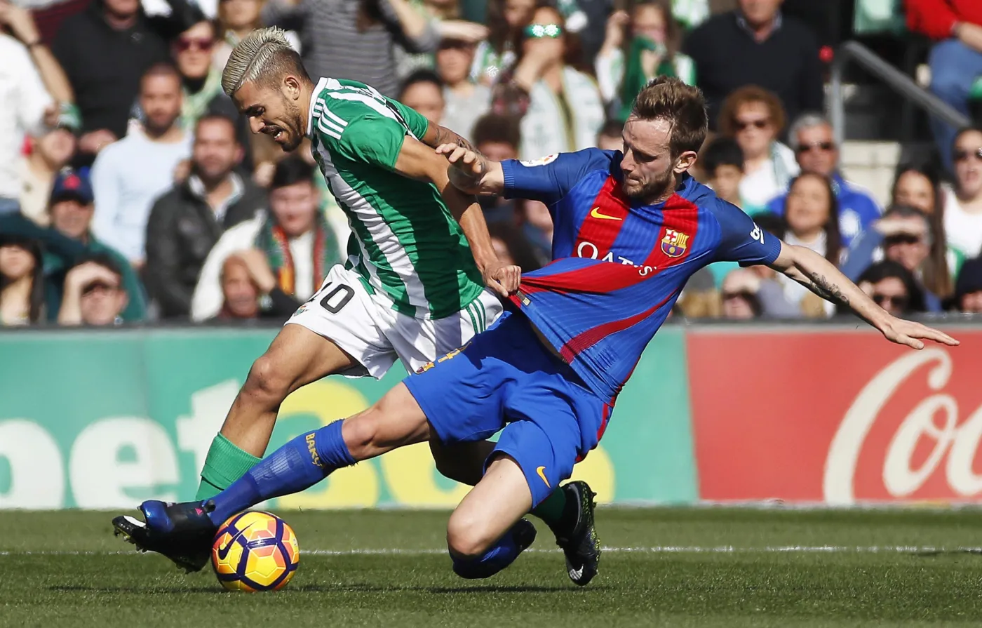 Liga hiszpańska: Barcelona okradziona z gola. Fatalna pomyłka sędziego w meczu z Betisem