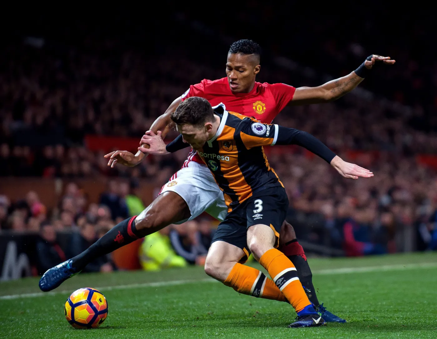 Andrew Robertson i Antonio Valencia