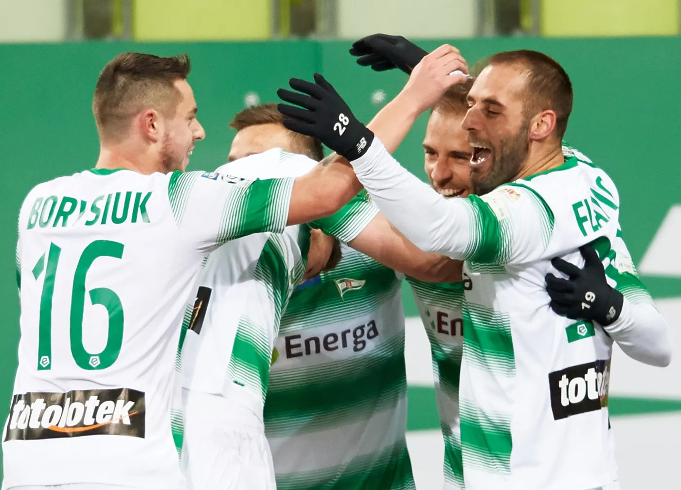 Zawodnicy Lechii Gdańsk ciesza się z bramki Marco Paixao