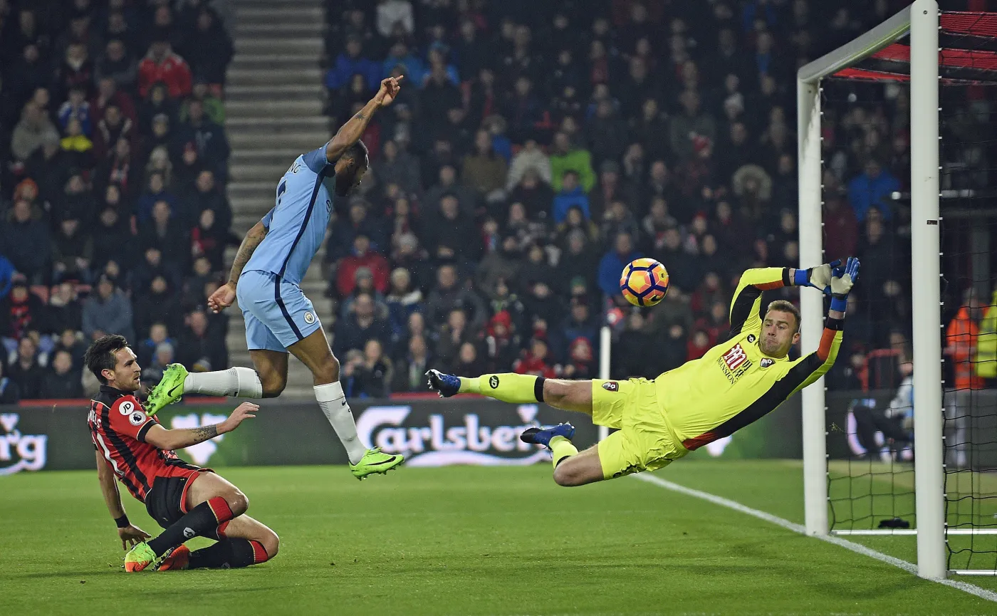 Artur Boruc (w żółtym stroju)