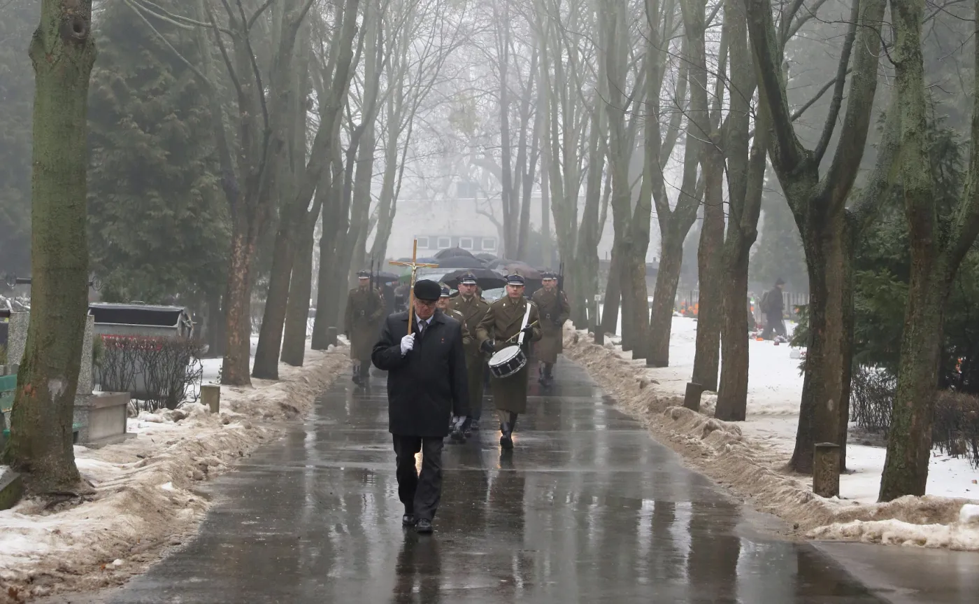 Komorowski, Borusewicz, Celiński, Kijowski... Uroczyste pożegnanie Marii Dmochowskiej na Powązkach