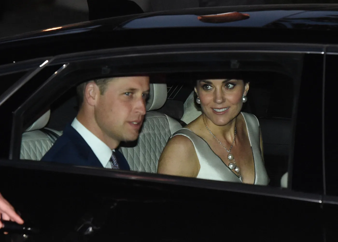 10317197-ksiezna-kate-i-ksiaze-william.jpg