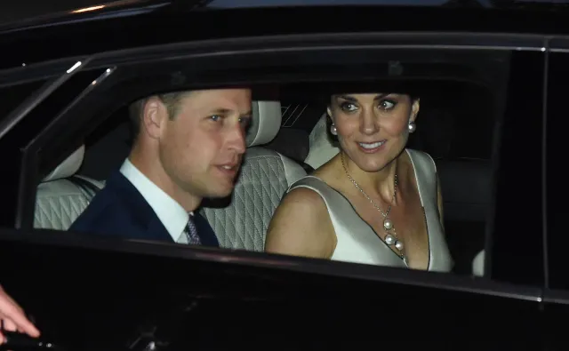 Księżna Kate i książę William zażyczyli sobie specjalnej limuzyny Jaguara [MAMY ZDJĘCIA]