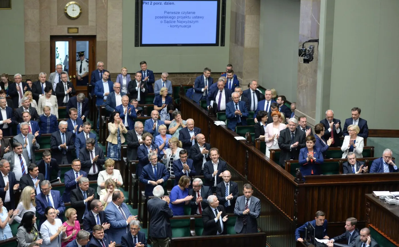Niemieccy sędziowie o zmianach w polskim sądownictwie: Rząd w Warszawie znajduje się "na dyktatorskich manowcach"