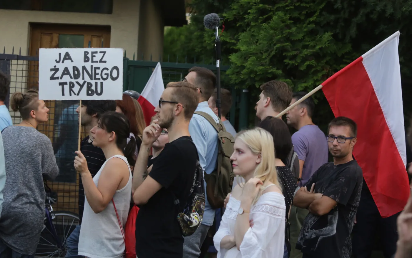 Protesty przeciwko zmianom w sądownictwie dotarły pod dom Jarosława Kaczyńskiego