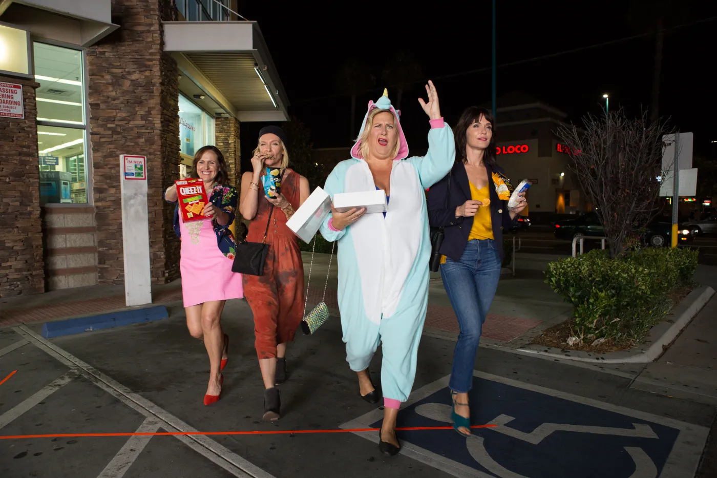 Kadr z filmu "Mamuński mają wychodne"