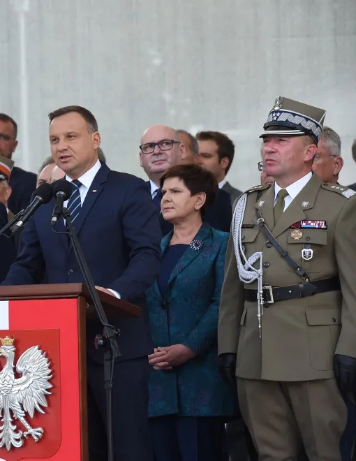 10378821-andrzej-duda-beata-szydlo-gen.jpg