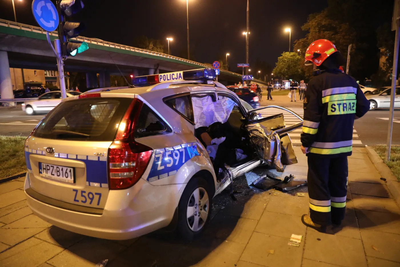 10396245-wypadek-radiowozu-z-kolumny-bor.jpg