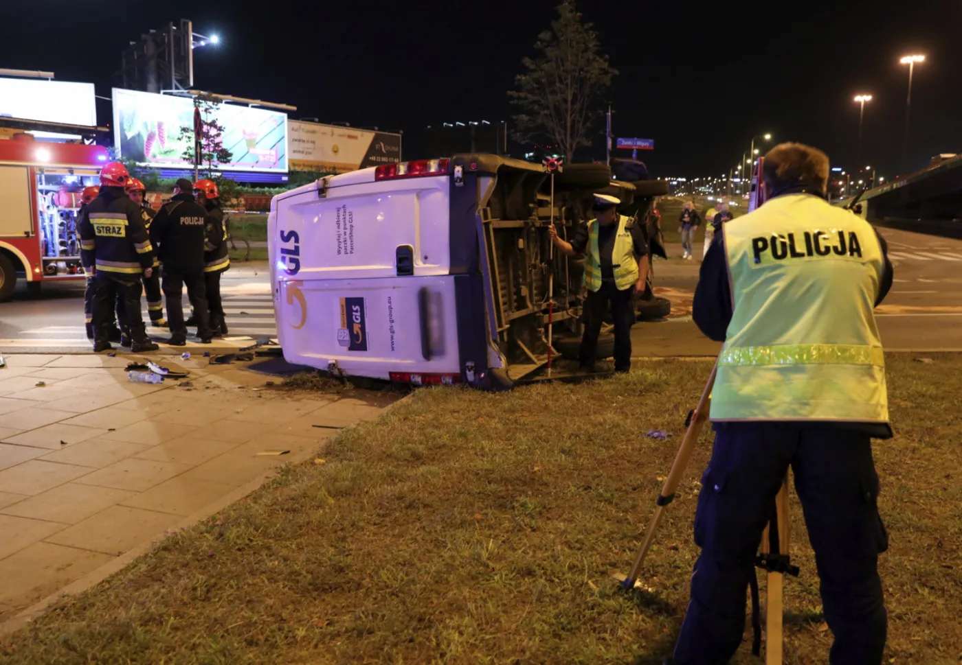 10396277-wypadek-radiowozu-z-kolumny-bor.jpg