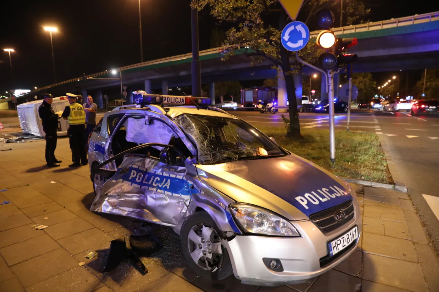 10396341-wypadek-radiowozu-z-kolumny-bor.jpg