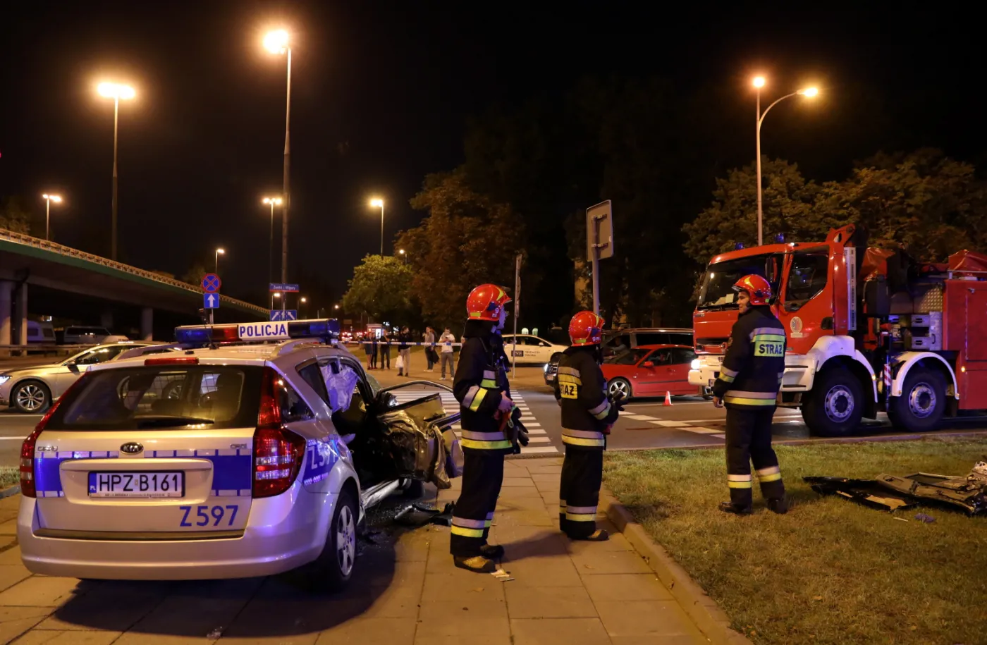 10396373-wypadek-radiowozu-z-kolumny-bor.jpg