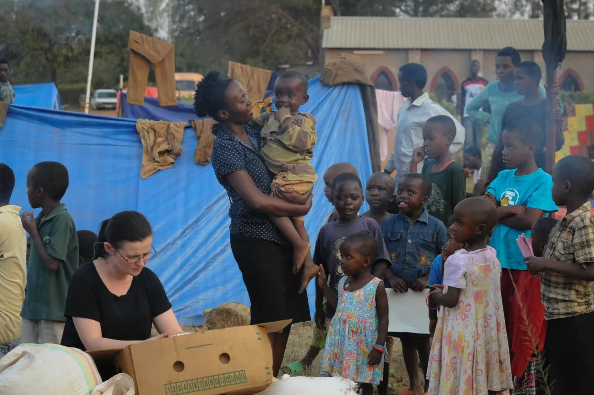 10401197-ptaki-spiwaja-w-kigali-w-kinach.jpg