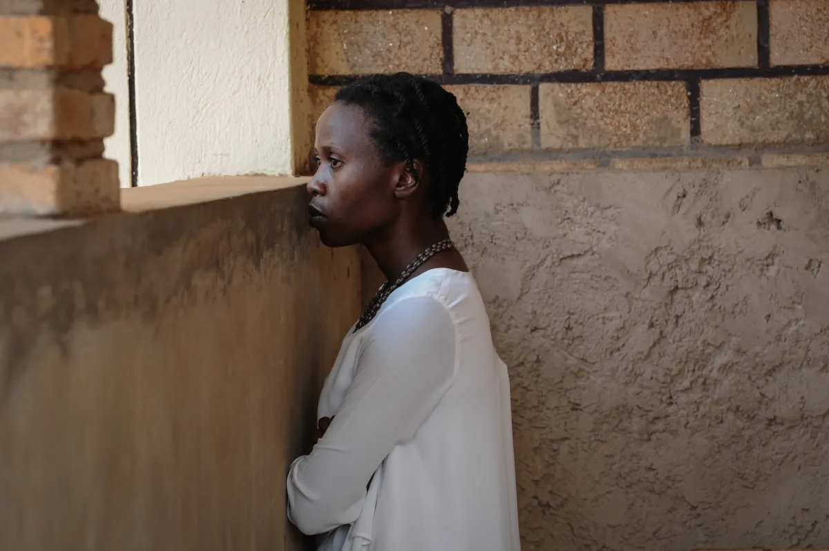 10401321-ptaki-spiwaja-w-kigali-w-kinach.jpg