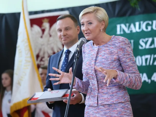 Tak grubo jeszcze nie było: makijażysta Agaty Dudy przesadził. FOTO