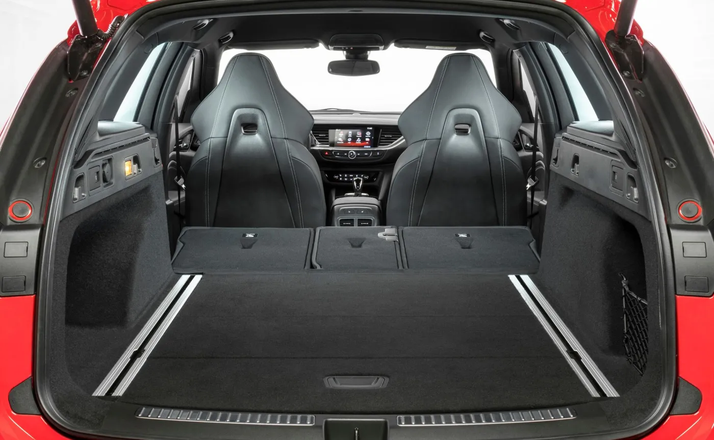 Opel Insignia GSi Sports Tourer nokautuje silnikiem. Niemiecka marka powiększa repertuar o nowy model [MAMY FOTO]