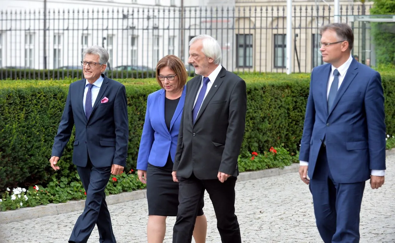 Przedstawiciele PiS po wyjściu z Pałacu Prezydenckiego
