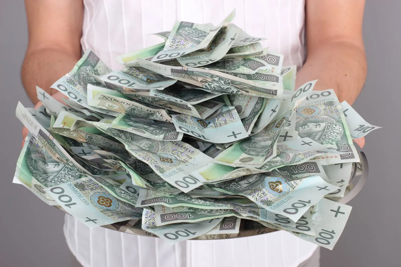 Jak rozciągała się siatka płac, czyli skąd wzięły się nierówności pensji w Polsce