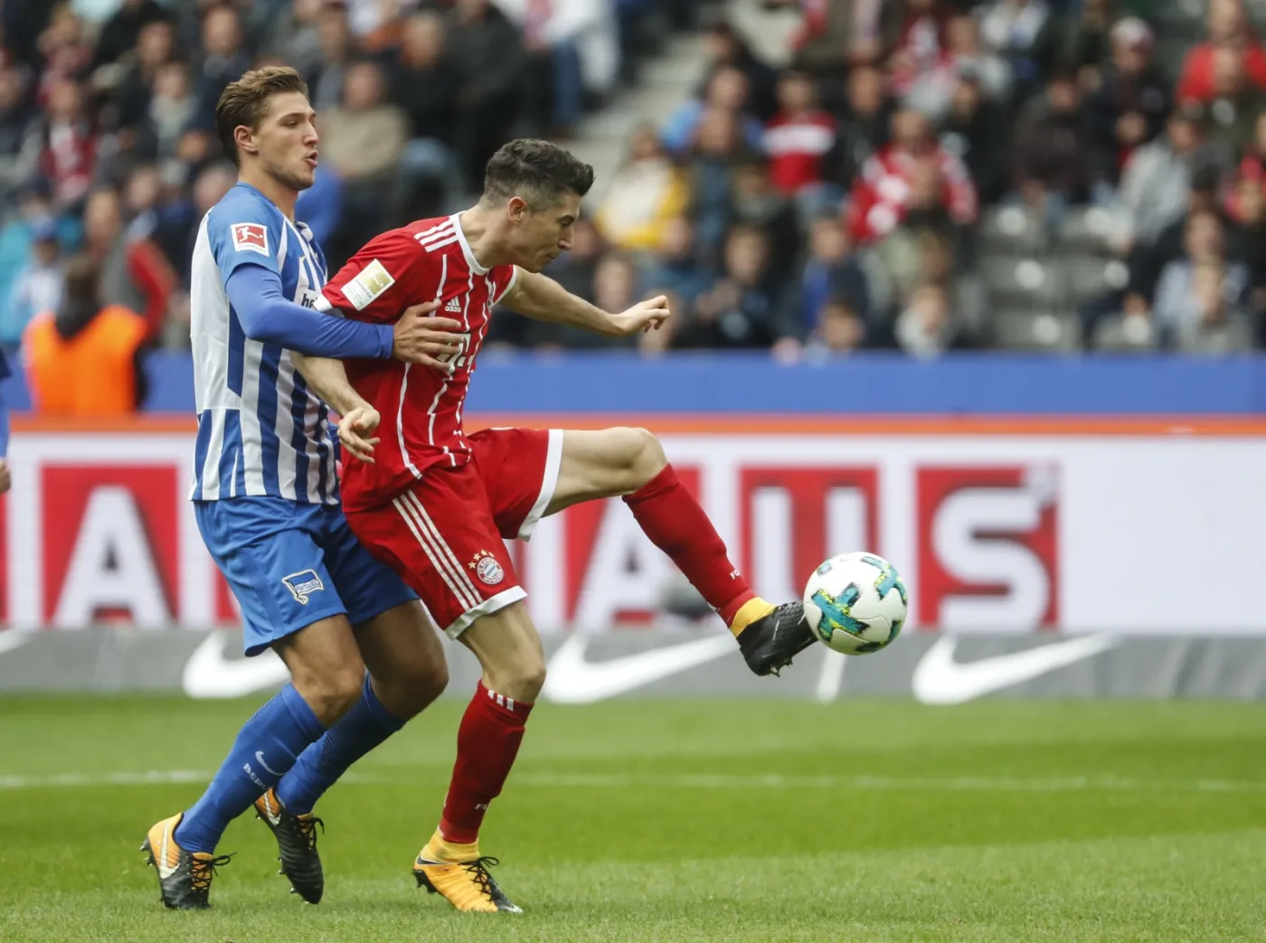 Niklas Stark i Robert Lewandowski