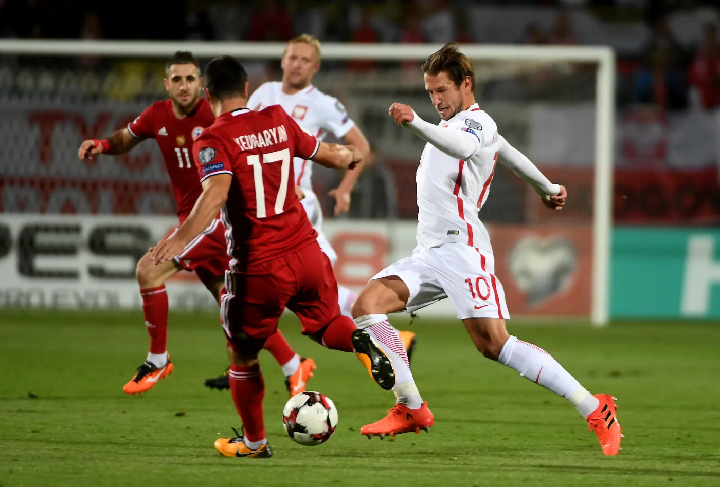 10483095-grzegorz-krychowiak-p-i-artak.jpg