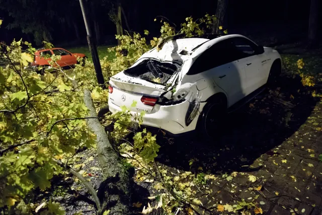 Wichura nad Polską. Ofiary śmiertelne, wiele osób rannych, setki tysięcy ludzi bez prądu. ZOBACZ ZDJĘCIA