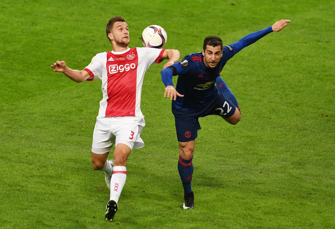 Henrikh Mkhitaryan i Joel Veltman