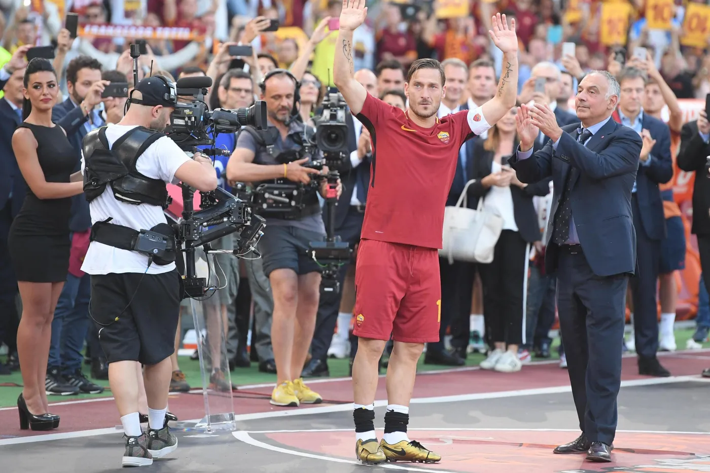 10189882-morze-lez-na-stadionie-w-rzymie.jpg