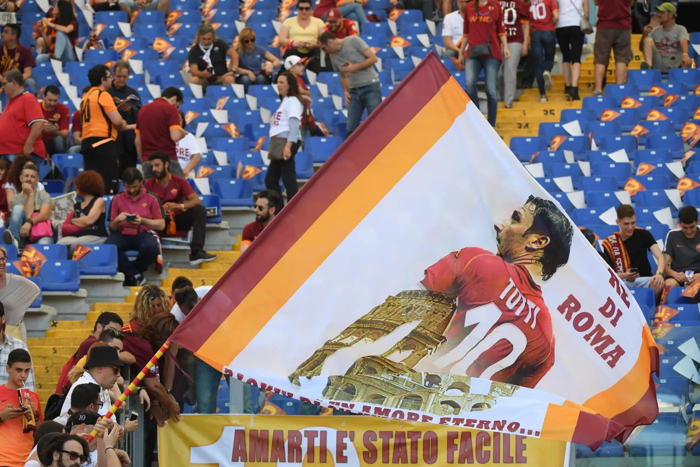 10190041-morze-lez-na-stadionie-w-rzymie.jpg